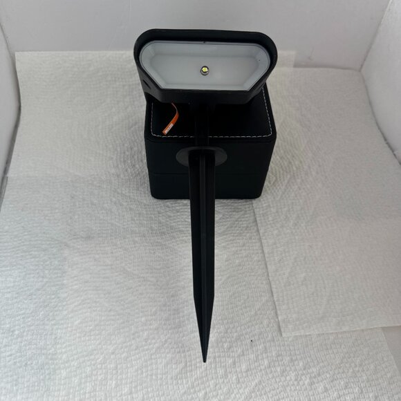 SOLAR PANNEL NIGHT LGHT - Picture 1 of 3